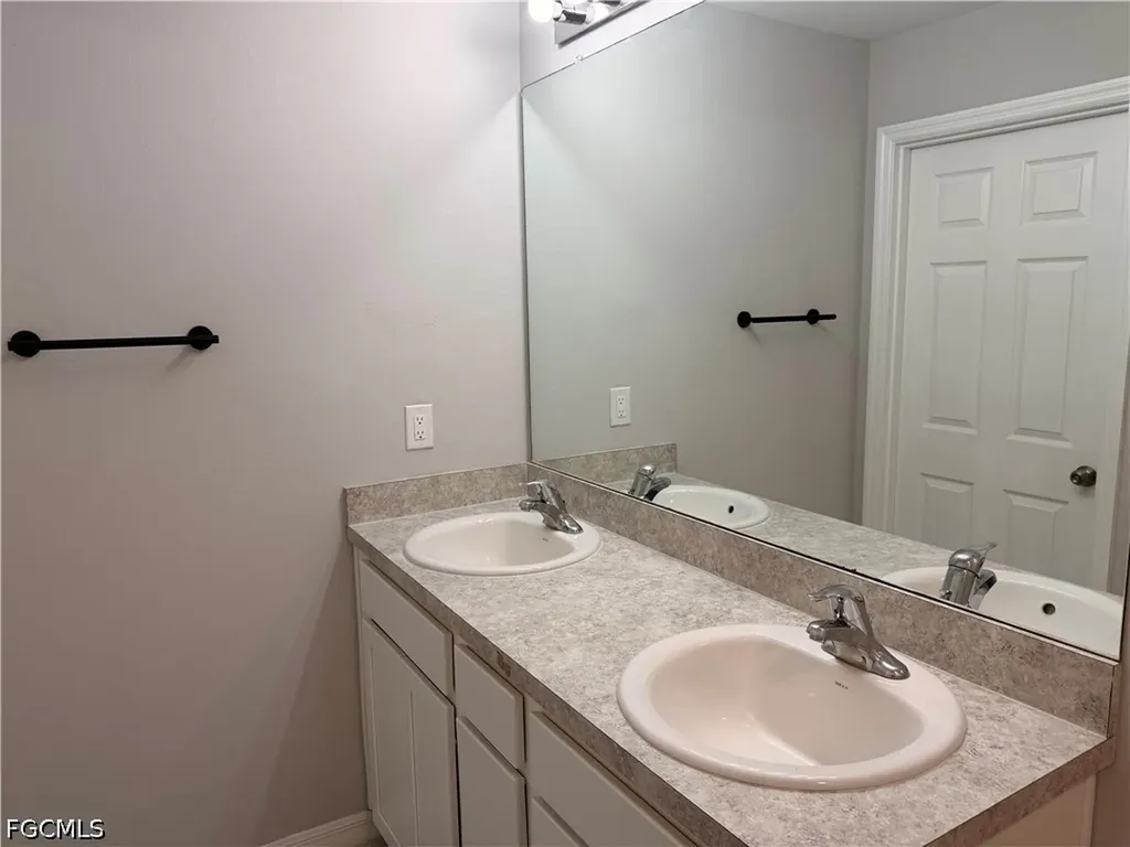 3214 NE 14th Place Cape Coral FL 33909