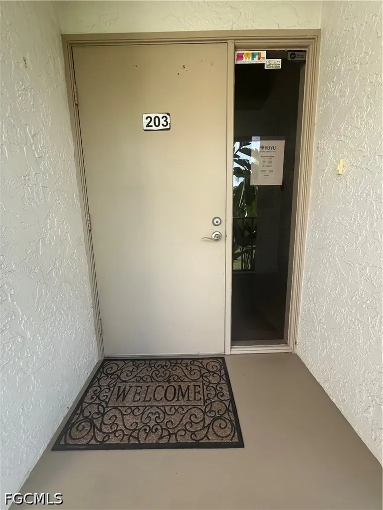 923 Del Prado Boulevard S Cape Coral FL 33990