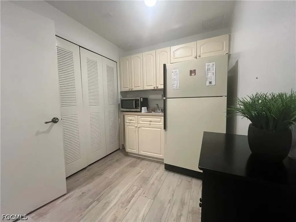 923 Del Prado Boulevard S Cape Coral FL 33990