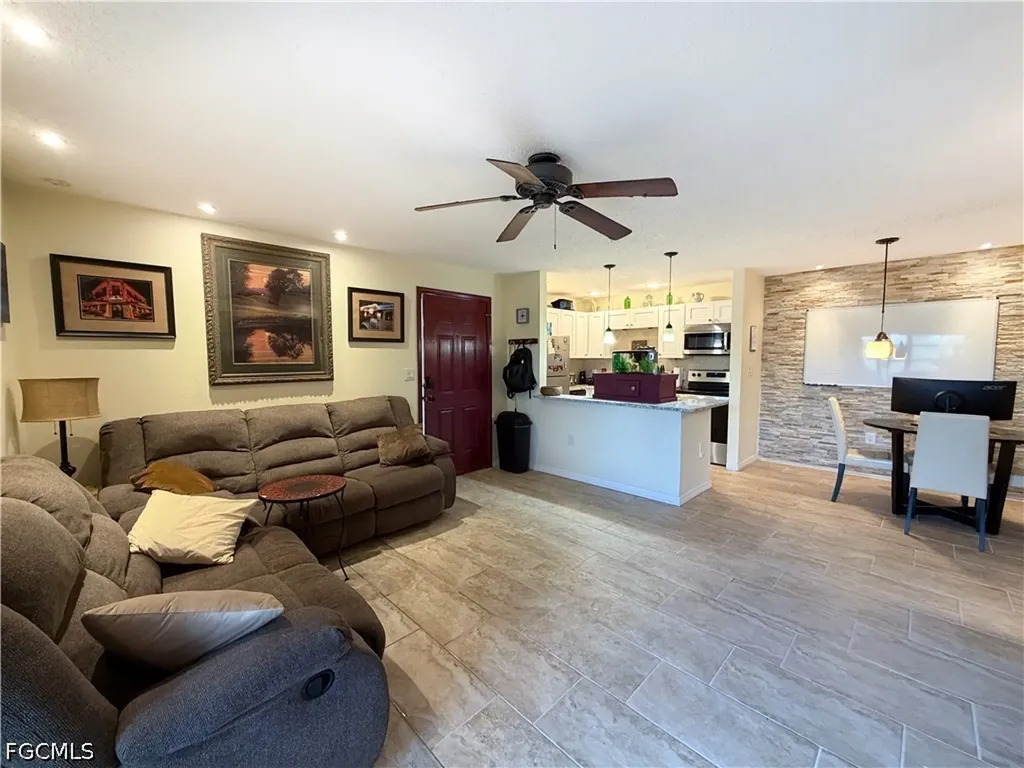 5713 Foxlake Drive North Fort Myers FL 33917
