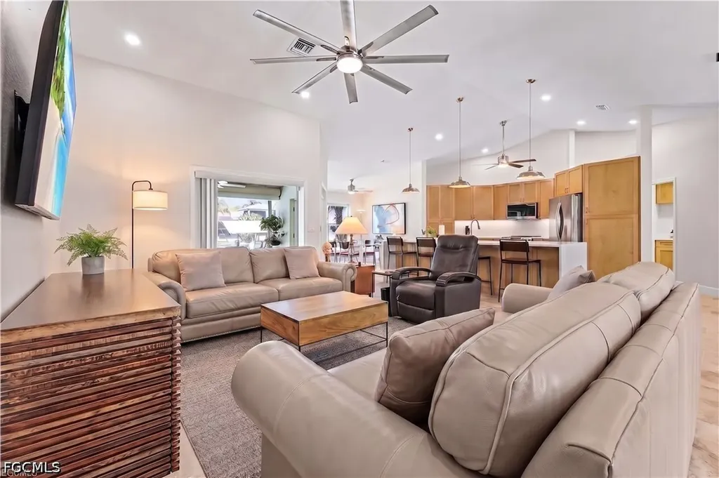 2207 SW 52nd Street Cape Coral FL 33914
