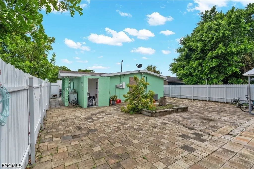 1847 Maple Drive Fort Myers FL 33907