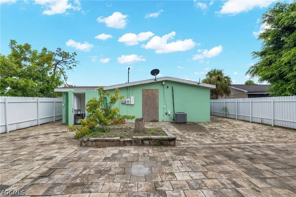 1847 Maple Drive Fort Myers FL 33907