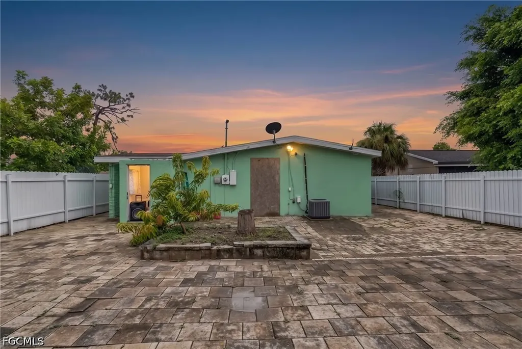 1847 Maple Drive Fort Myers FL 33907