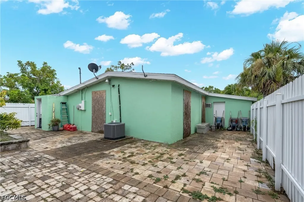 1847 Maple Drive Fort Myers FL 33907