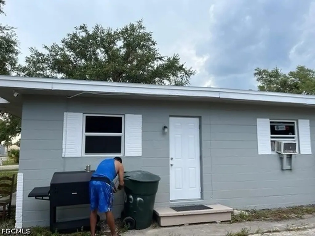 2643-2651 Lafayette Street Fort Myers FL 33916
