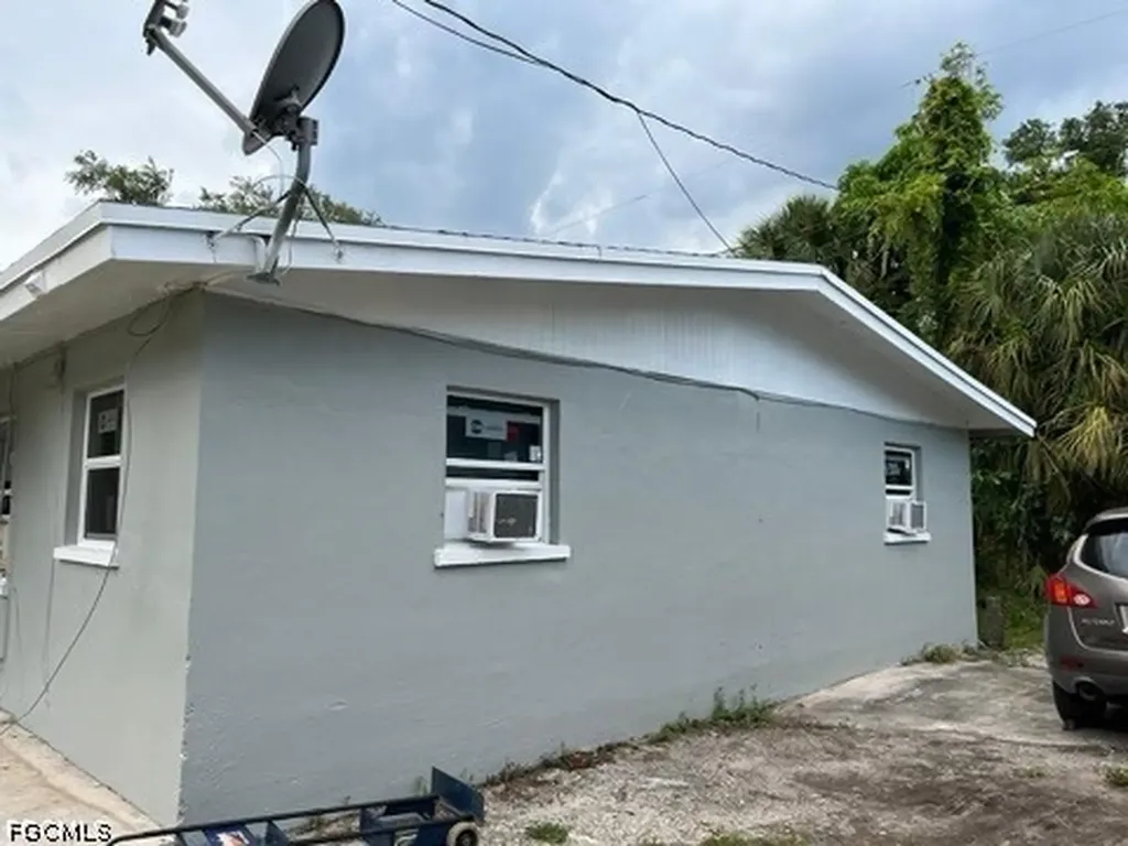 2643-2651 Lafayette Street Fort Myers FL 33916