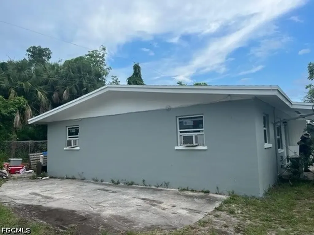 2643-2651 Lafayette Street Fort Myers FL 33916