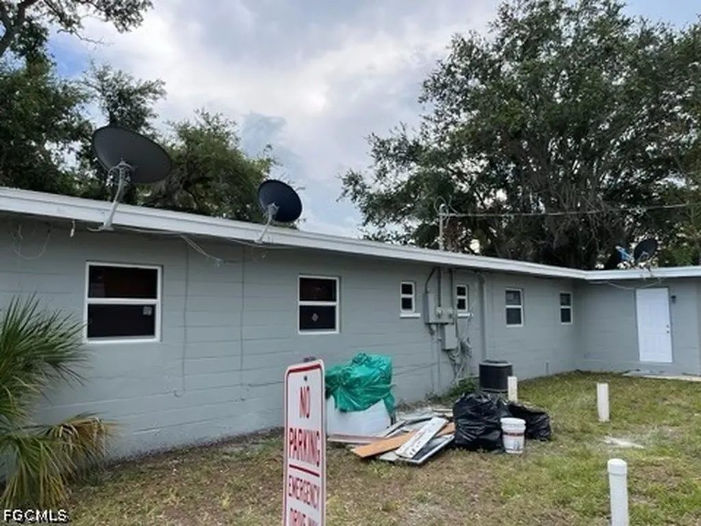 2643-2651 Lafayette Street Fort Myers FL 33916