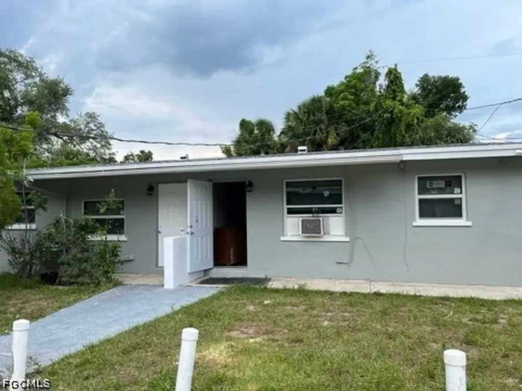 2643-2651 Lafayette Street Fort Myers FL 33916