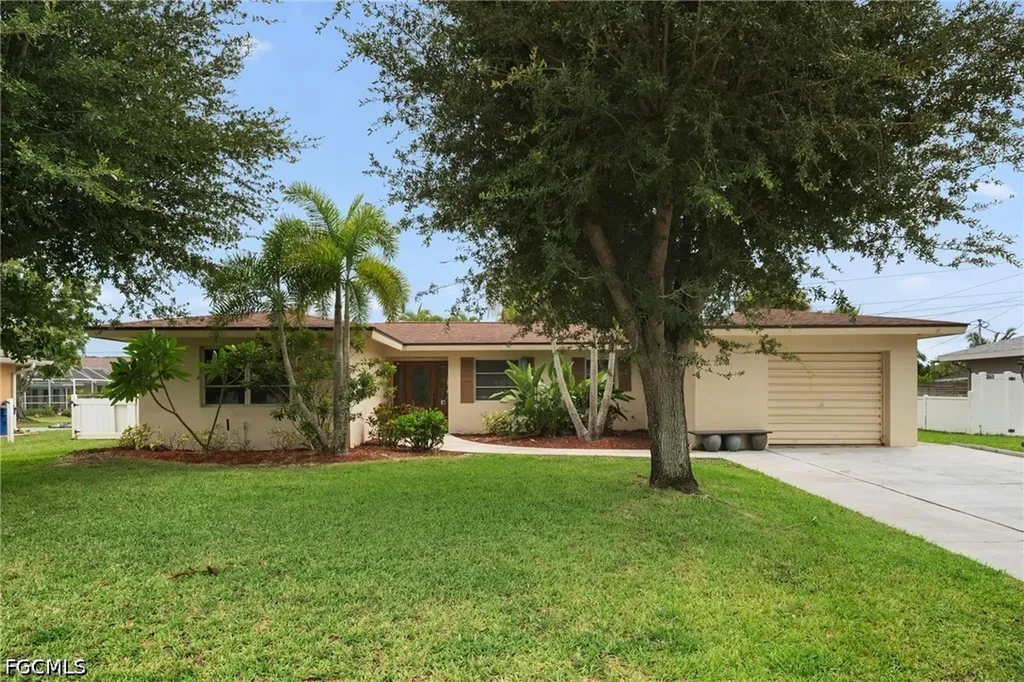 Fort Myers FL, 1444 Covington Circle W