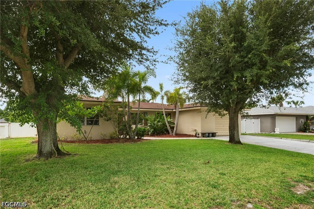 1444 Covington Circle W Fort Myers FL 33919