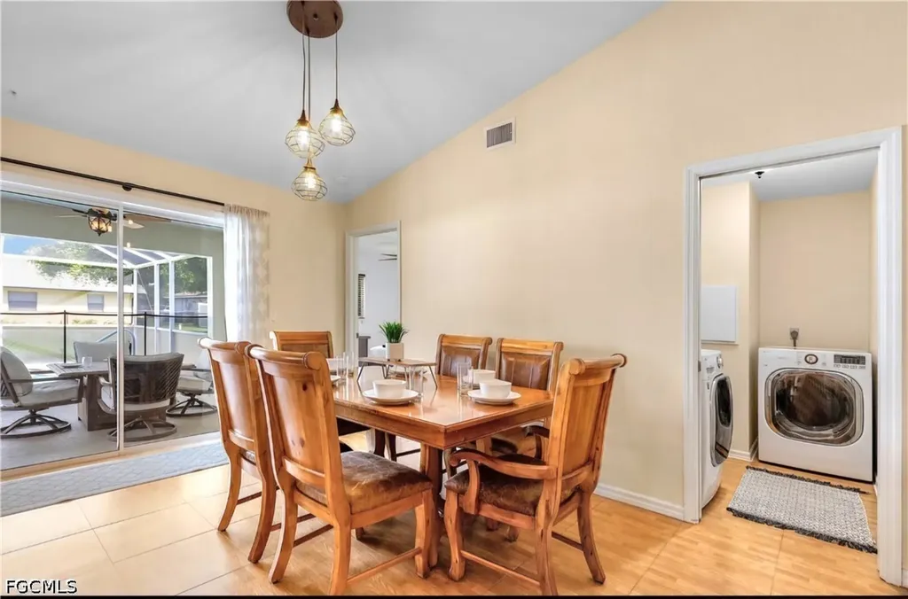 505 SE 9th Place Cape Coral FL 33990