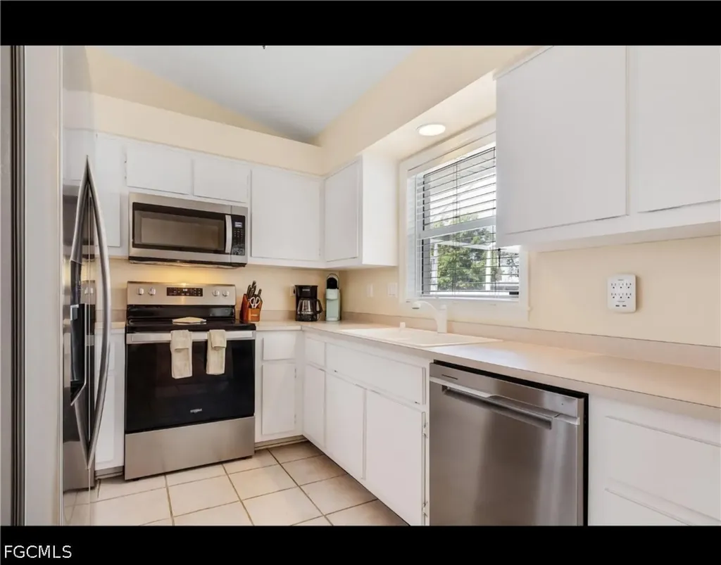 505 SE 9th Place Cape Coral FL 33990