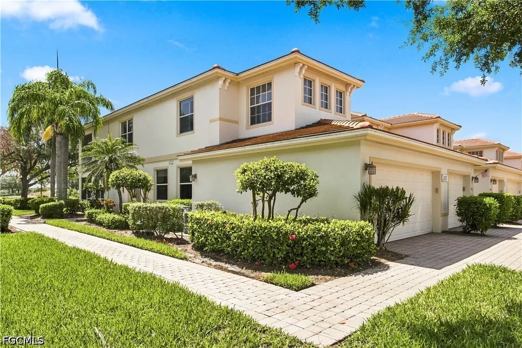 3010 Meandering Way Fort Myers FL 33905