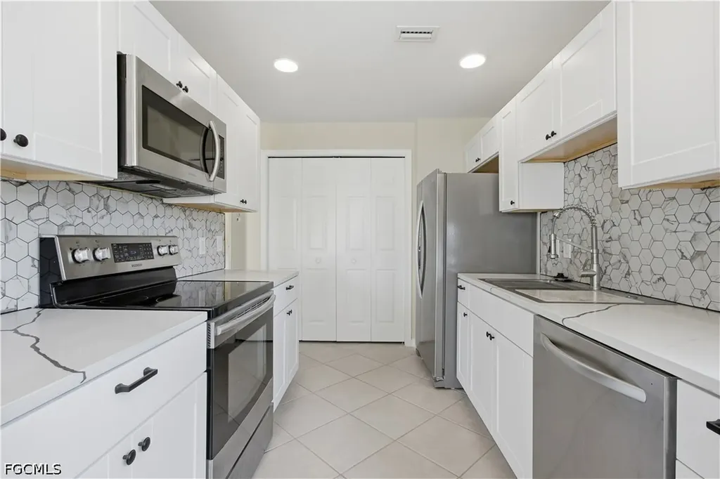 3010 Meandering Way Fort Myers FL 33905