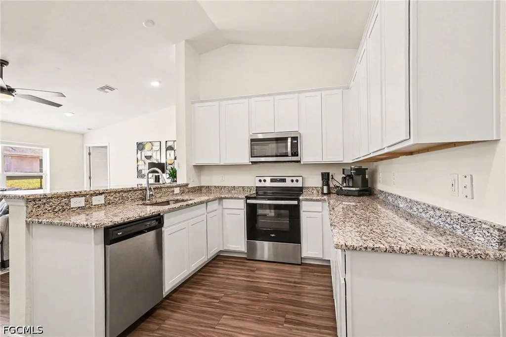 318 NW 4th Street Cape Coral FL 33993