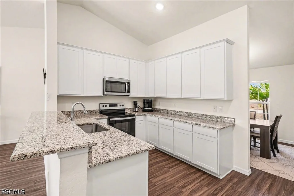 318 NW 4th Street Cape Coral FL 33993