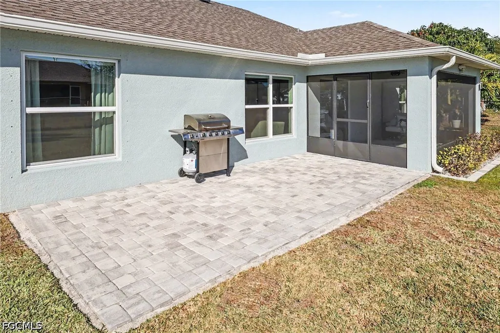 318 NW 4th Street Cape Coral FL 33993