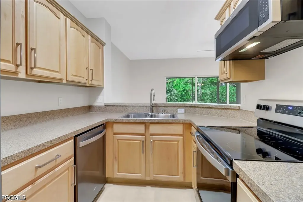 8189 Pacific Beach Drive Fort Myers FL 33966