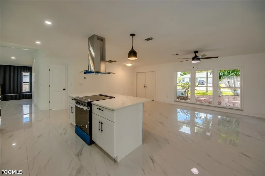 1124 NW 1st Place Cape Coral FL 33993