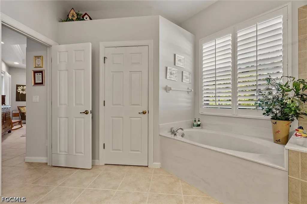 8872 King Henry Court Fort Myers FL 33908