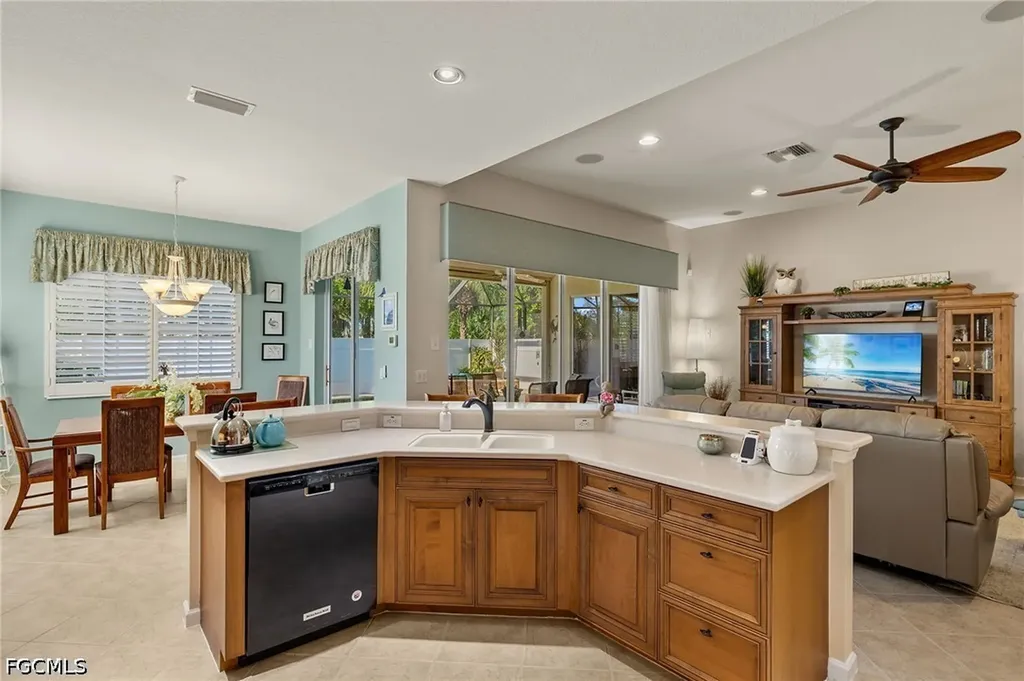 8872 King Henry Court Fort Myers FL 33908