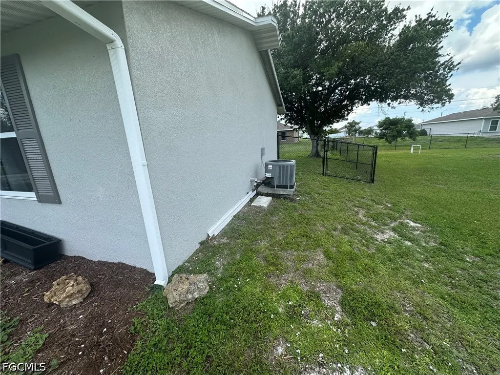 2124 NE 7th Place Cape Coral FL 33909