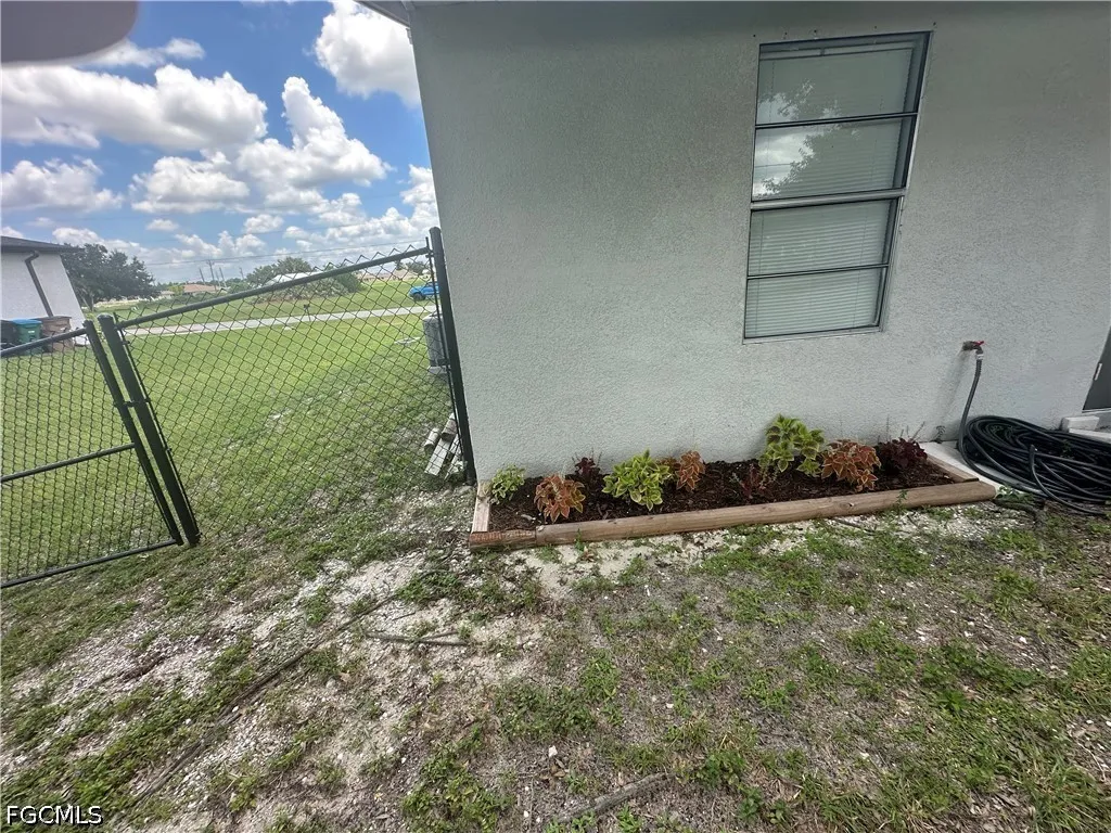 2124 NE 7th Place Cape Coral FL 33909