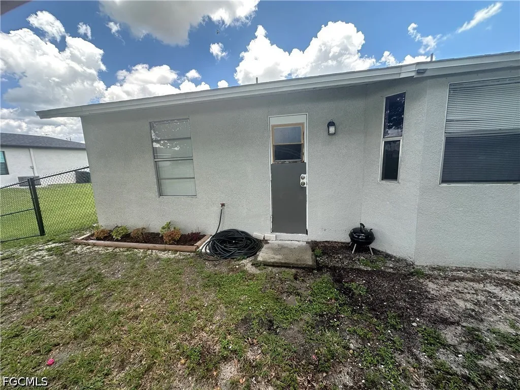 2124 NE 7th Place Cape Coral FL 33909
