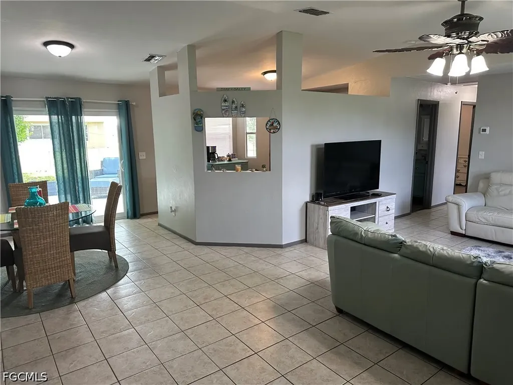 2124 NE 7th Place Cape Coral FL 33909