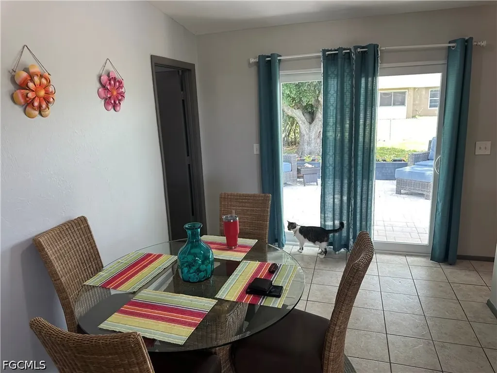 2124 NE 7th Place Cape Coral FL 33909