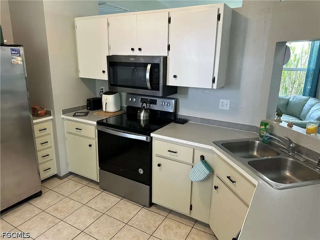 2124 NE 7th Place Cape Coral FL 33909