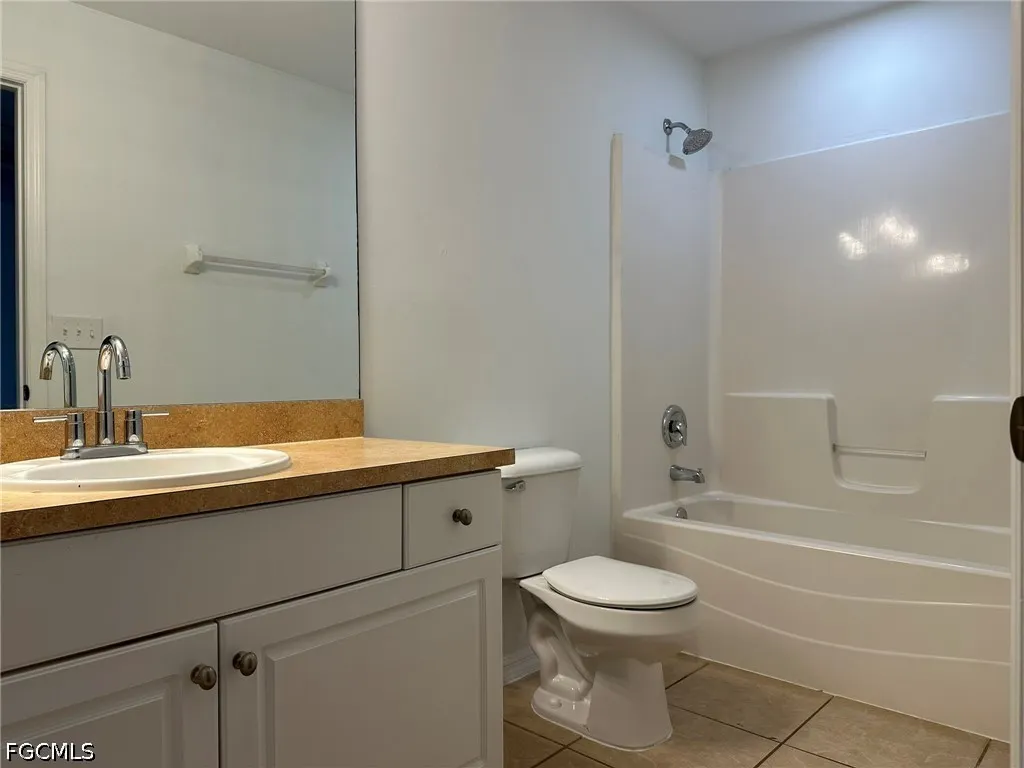 2207 NE 15th Lane Cape Coral FL 33909