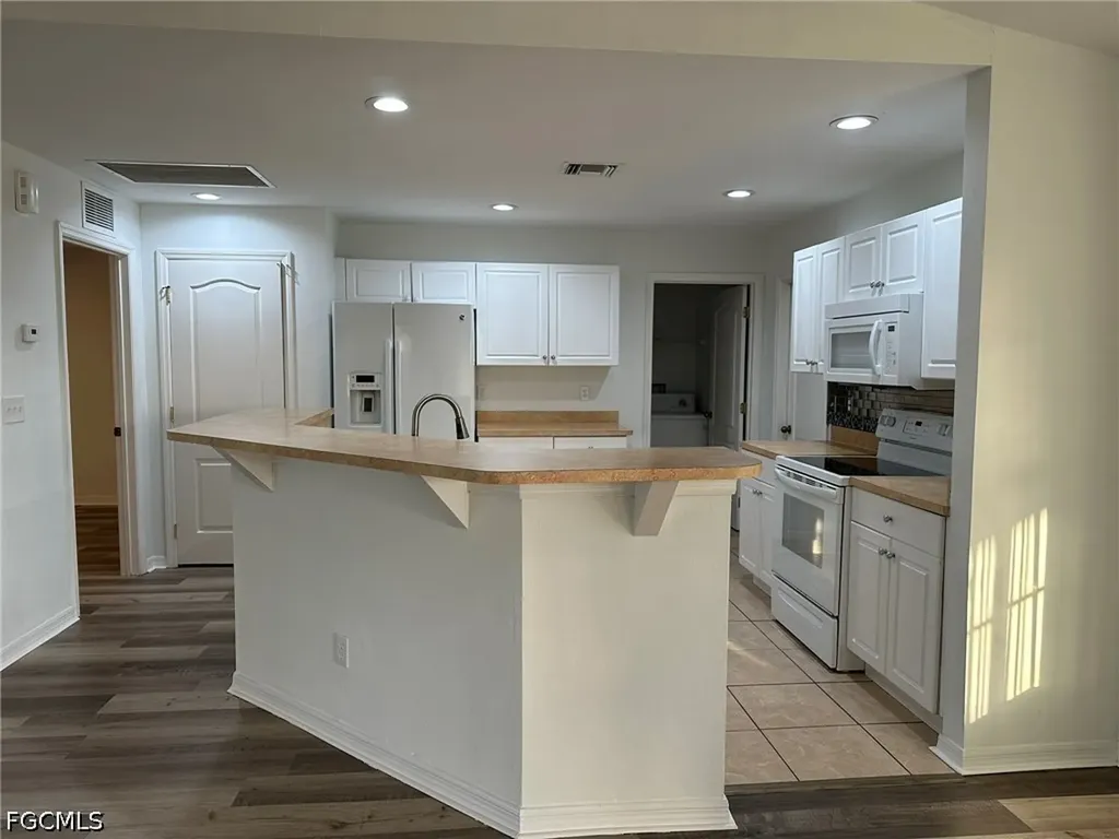 2207 NE 15th Lane Cape Coral FL 33909