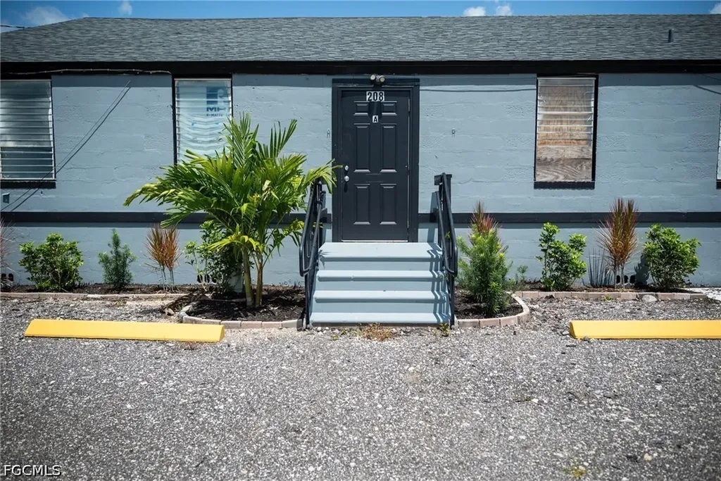 208 4th Street Fort Myers FL 33907