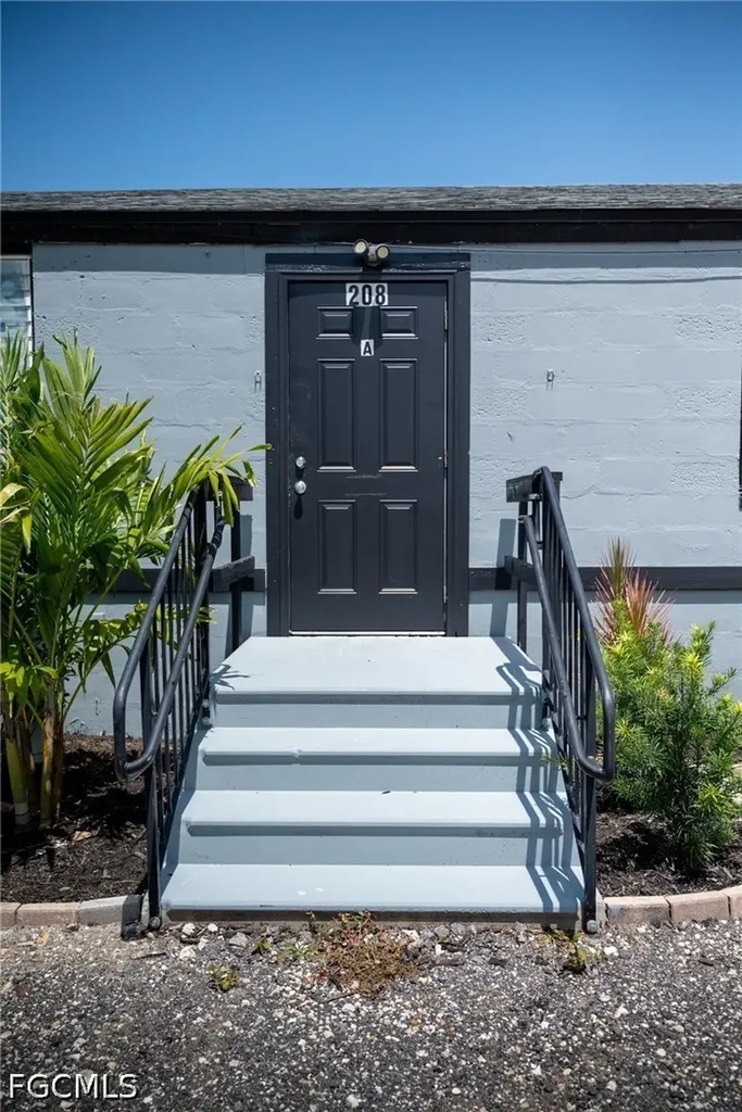 208 4th Street Fort Myers FL 33907