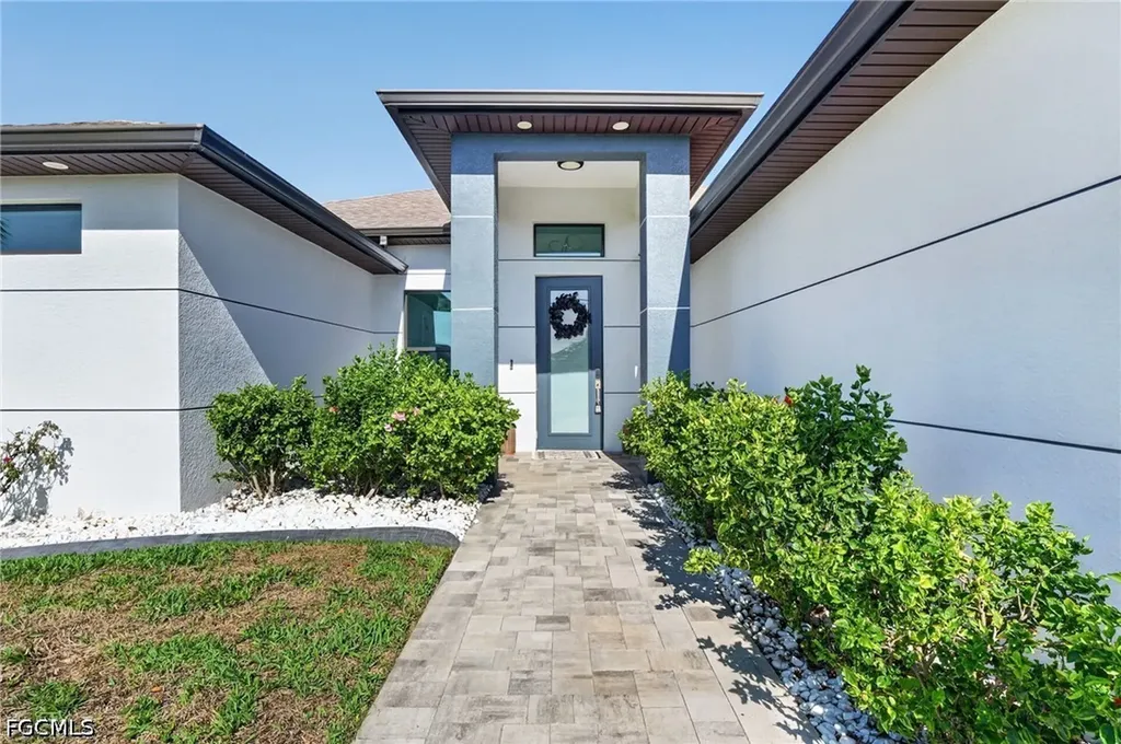 420 SW 29th Avenue Cape Coral FL 33991