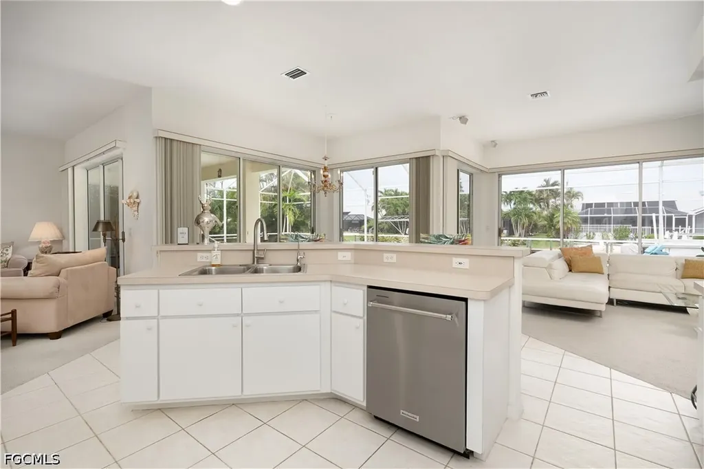 4916 SW 11th Place Cape Coral FL 33914