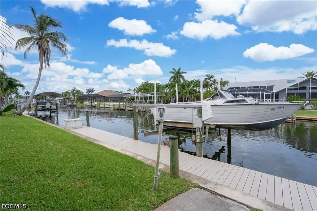 4916 SW 11th Place Cape Coral FL 33914