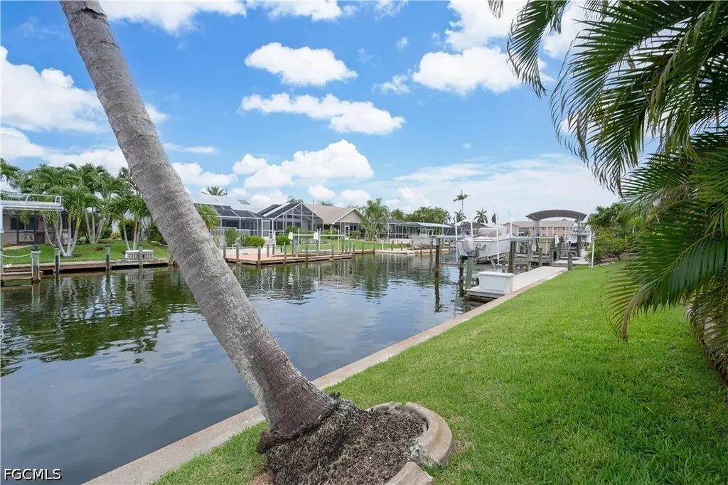 4916 SW 11th Place Cape Coral FL 33914