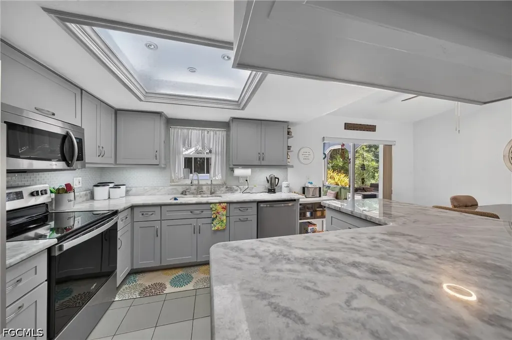 1212 SE 15th Street Cape Coral FL 33990