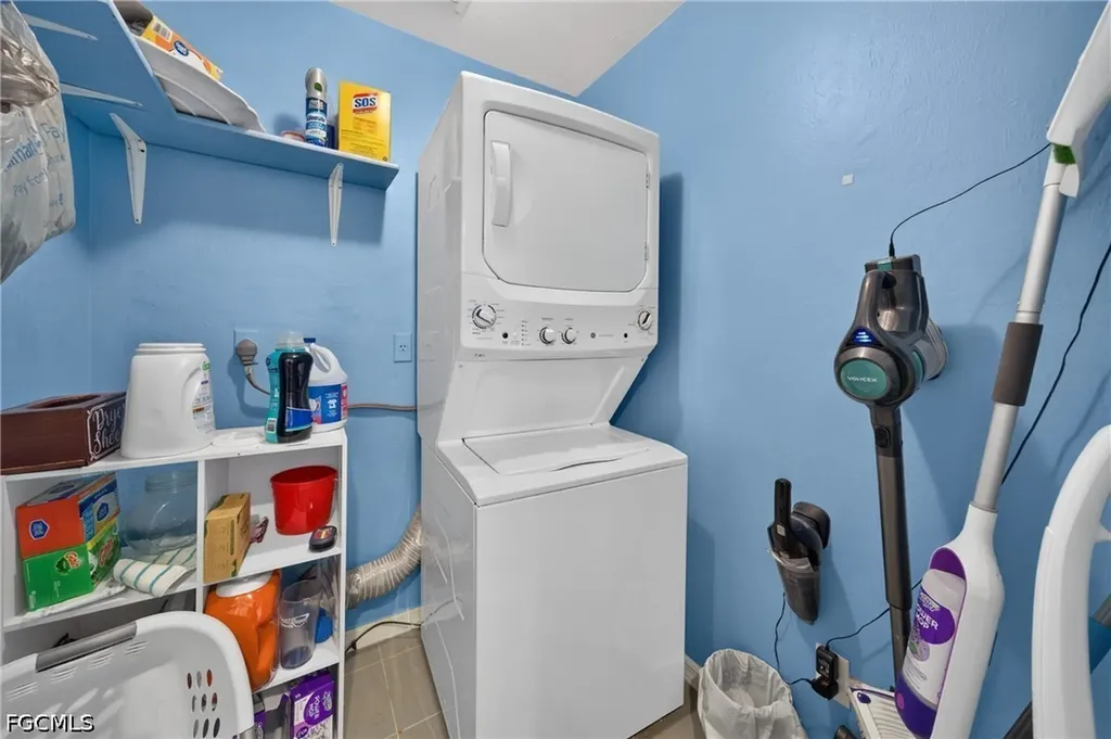 1212 SE 15th Street Cape Coral FL 33990