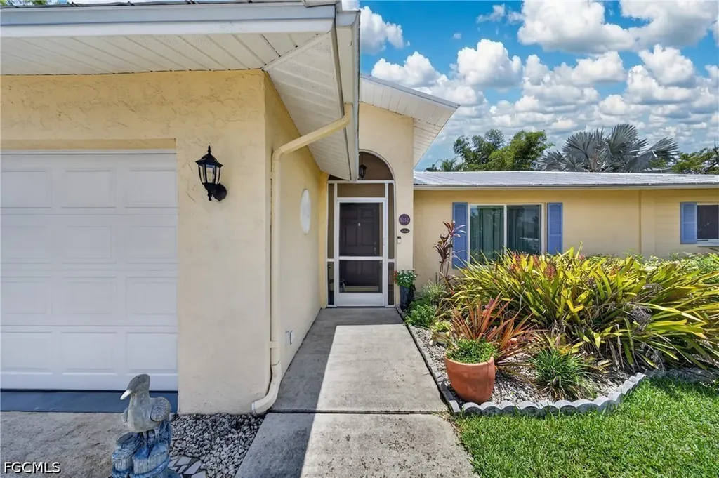 1212 SE 15th Street Cape Coral FL 33990