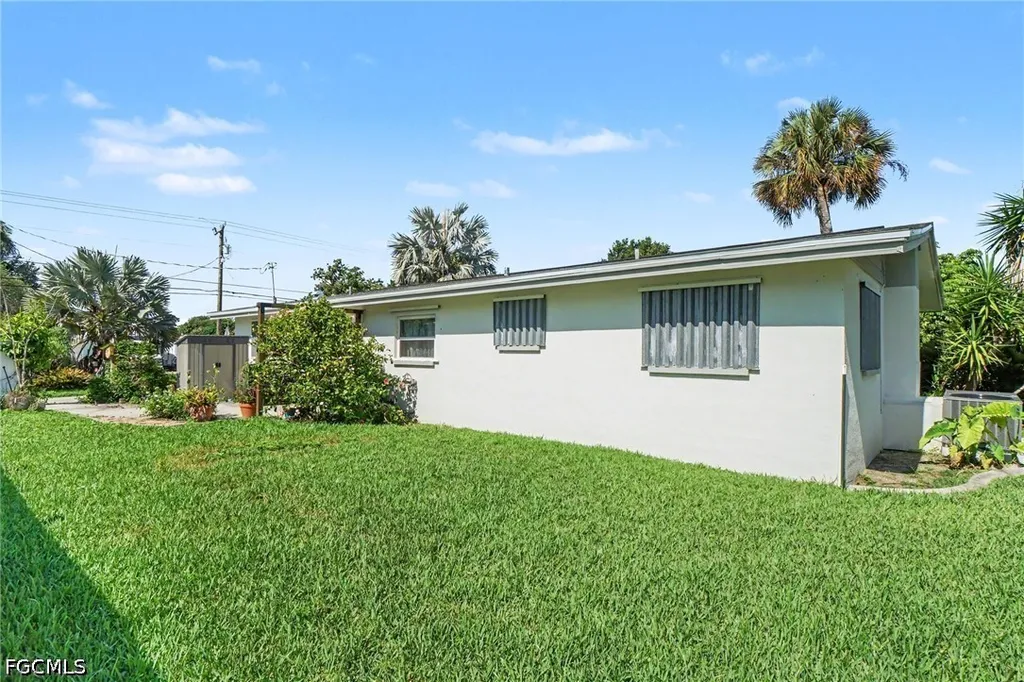 1564 Ixora Drive North Fort Myers FL 33917