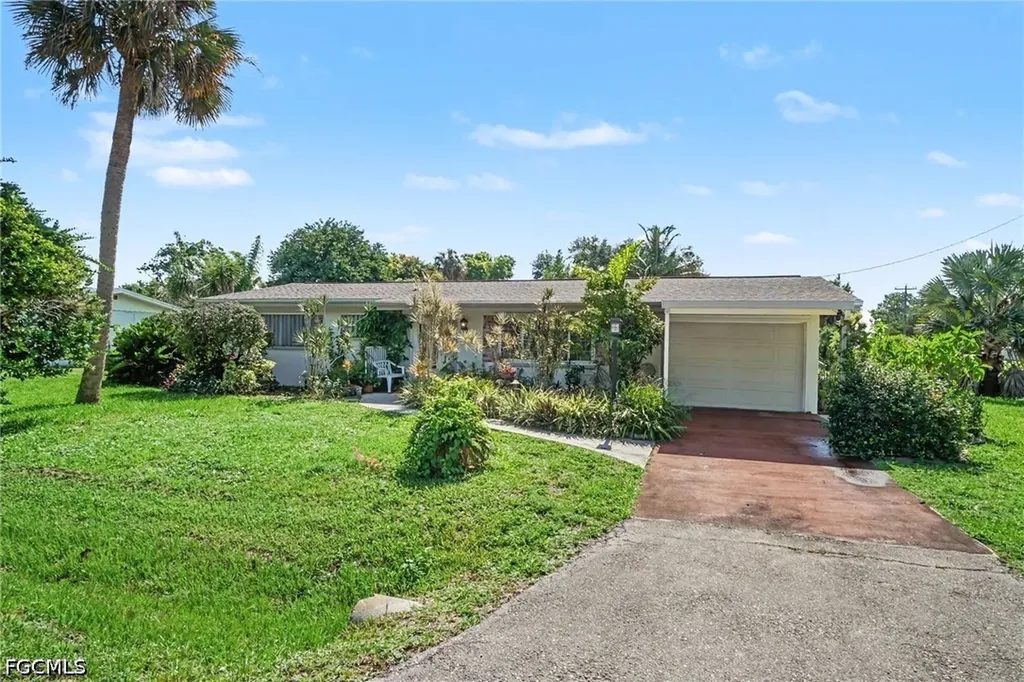1564 Ixora Drive North Fort Myers FL 33917