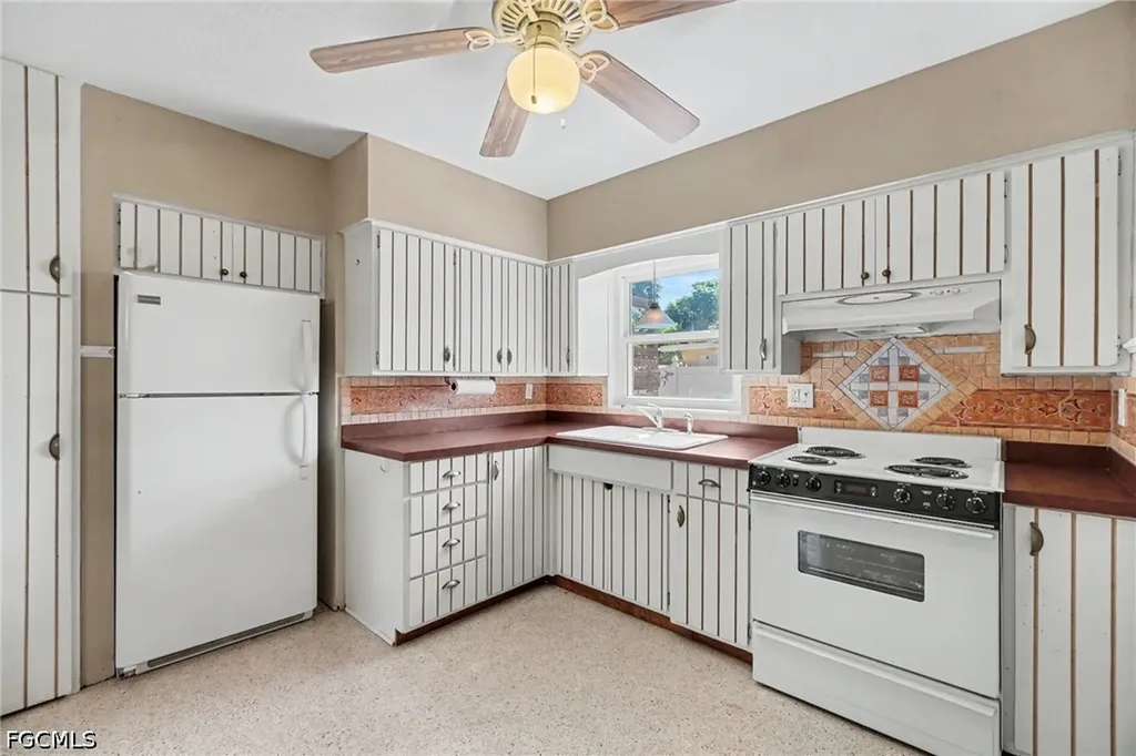 1564 Ixora Drive North Fort Myers FL 33917