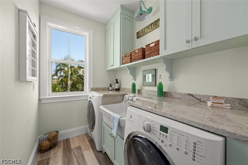 1114 Seagrape Lane Sanibel FL 33957