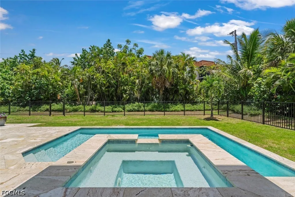 1114 Seagrape Lane Sanibel FL 33957