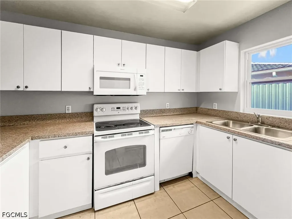 1321 SE 8th Avenue Cape Coral FL 33990